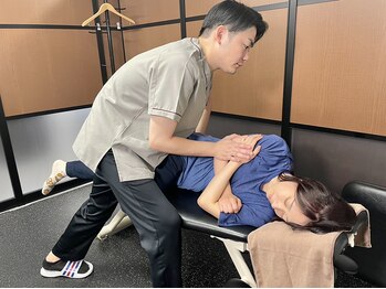 ボディ アンド フェイス サロン 真(Body and Face salon sym)の写真/辛い腰痛改善に【カイロプラクティック30分矯正(選べる頚/肩/腰/脚)】がおすすめ！本気で改善したい方に◎