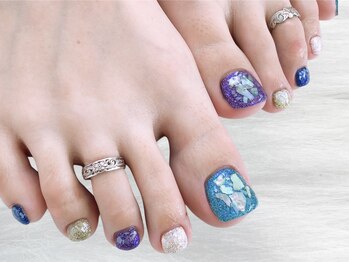 ネイルズ とんぷそん/シェル煌めくフットネイル♪