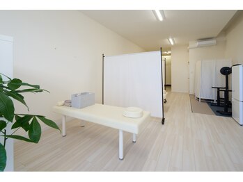 彩整体院/内装・施術所の雰囲気