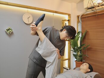 グレイ(GRAY)/新宿 肩こり 整体 小顔 腰痛 顔