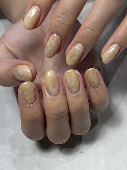 アルファシャルル 那覇 おもろまち(α.chalulu)/バターイエロー/タイダイネイル