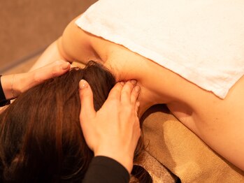 骨気(コルギ)専門店 YONG miu【ヨング ミュー】/韓国式小顔コルギ【背面】