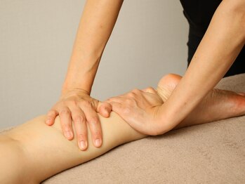 ガジュマルの樹の写真/【EMSスーツトレーニング＆リンパドレナージュ】下半身を集中的にトレーニングしてからだのむくみを改善へ!