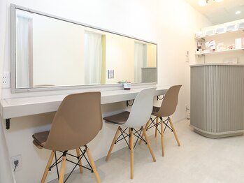 ミネット(Minette)/施術後のメイク直しに◎