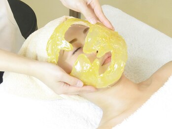 カラフ(Carafe)/松やにパックで憧れのツヤ肌に。