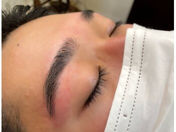 マヒナ(Mahina)/メンスアイブロウスタイリング