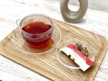 アースイードット 明石店(EARTH e.)/施術後のお茶とお菓子をご用意☆