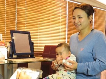 よつば健康管理センター 赤坂 溜池山王店の写真/【お子様連れのママ多数来店】産後の骨盤矯正で反り腰/骨盤の開き/全身むくみ解消◎施術後はスッキリ身軽に