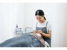 FACETOOでは、お客様のご要望をよく伺い、丁寧なカウンセリングでお客様が求めるまつ毛や眉を作ります！