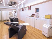 エリートバイプラクシーの雰囲気（ネイルとまつげエクステ施術が可能、水素吸入も同時に出来ます。）