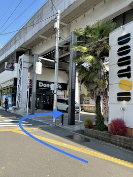 オラ ネイル(ola nail)/【道案内】2.信号を右に曲がる