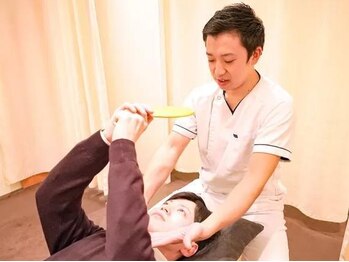 ぷらちな整骨院の写真/疲れを癒し小顔も目指せる【美顔矯正30分¥4500】骨と筋肉へのアプローチ!歪みを整え、老廃物を流し切る。