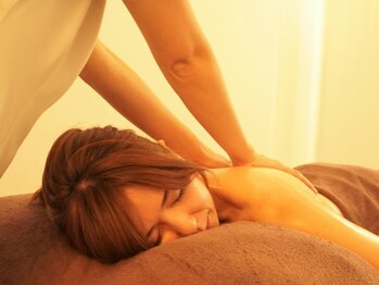 ゼクサースポーツスタジオ(ZEXER SPORTS STUDIO)の写真/<リラク人気☆NO.1>深温熱で首肩こり/冷え/むくみ/疲労解消◎【深温熱ハイパーナイフ×リンパマッサージ】