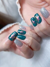 ギラギラ星ネイルです