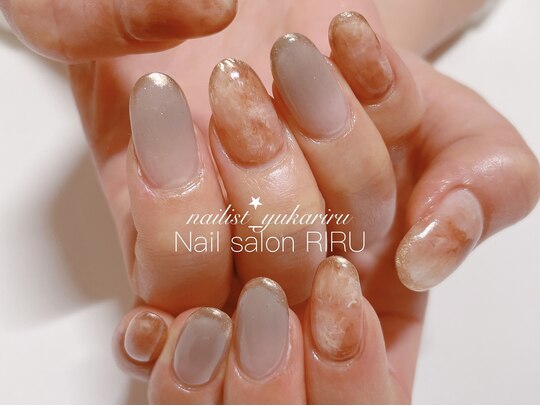 2025年冬】ニュアンス ゴールドのネイルデザイン集｜人気順  