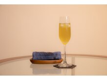 癒し処 利休 堀江店の雰囲気（ウェルカムドリンクは水素水＋施術後は水素水で淹れたお茶を。）