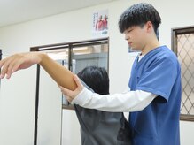 蘭整骨院の雰囲気（姿勢や可動域を細かくチェック！お身体の不調の原因を見極めます）