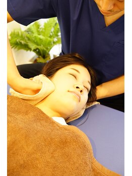 下北沢アイリー整体院/小顔矯正&首ほぐしケア