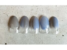 雪の結晶で塗りかけネイル