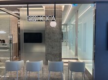 シカ(CICA)/入り口より右側が整体ゾーンです