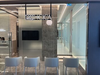 シカ(CICA)/入り口より右側が整体ゾーンです