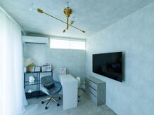 イリィ(Ily)/白を基調とした店内