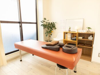 リ・ムーヴ鍼灸整体院　大宮駅前院/☆明るい施術スペース