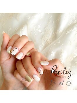 パスリー ネイルアンドケア(Parsley Nail&Care)/不揃いなドットの様な柄のネイル