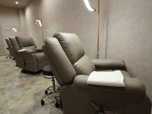 エファッセ 行田店(efface)の雰囲気（長時間の施術時間でもゆったりお過ごしいただけるソファです！）