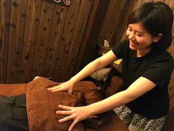アジアンリラクゼーション ヴィラ 大橋店(asian relaxation villa)/揉みほぐし施術シーン(*^^)v