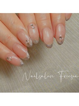 フリージア(Freesia)/ラメフレンチ