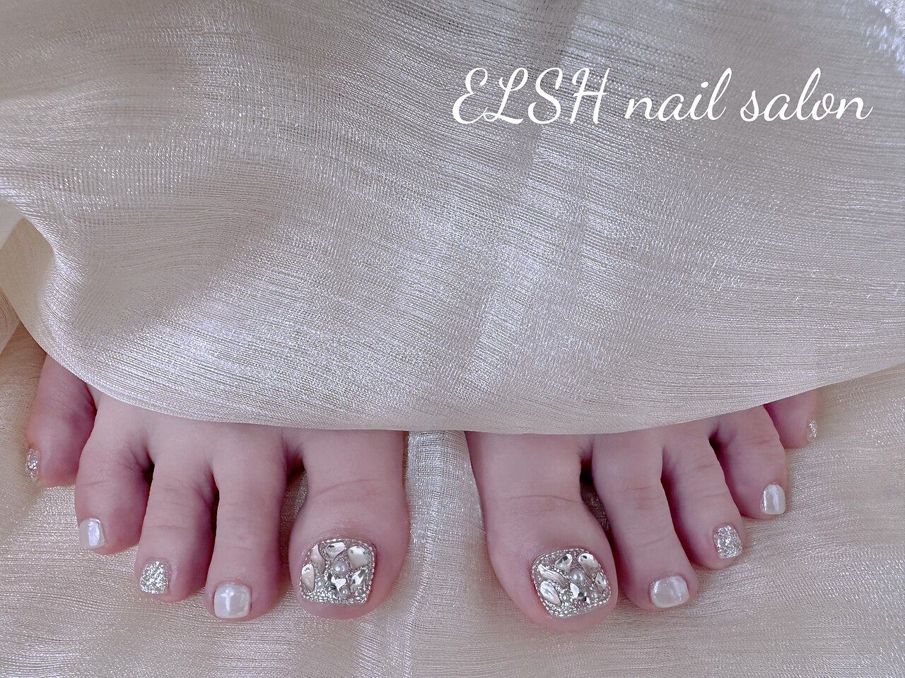 2026年冬トレンド】ホワイト ワンカラー ハンドのネイルデザイン集