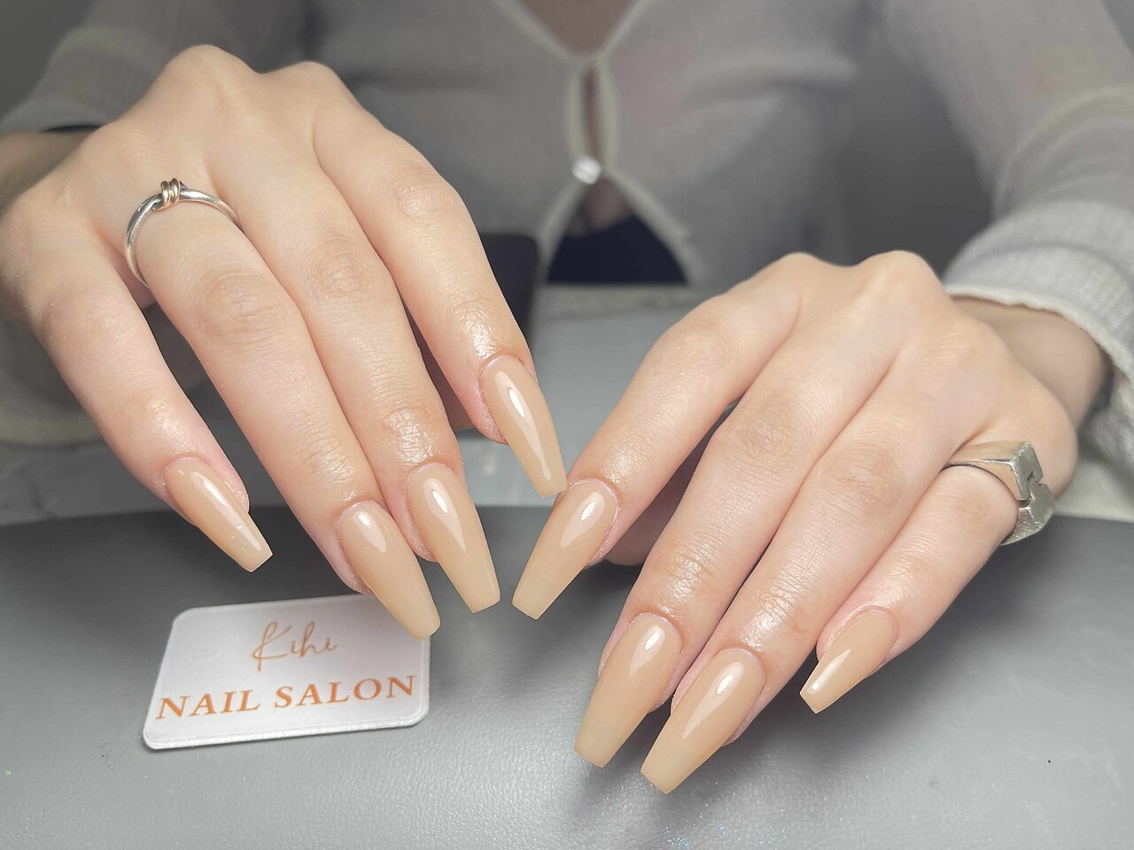 2025年秋トレンド】スタッズ スーパーロングのネイルデザイン集