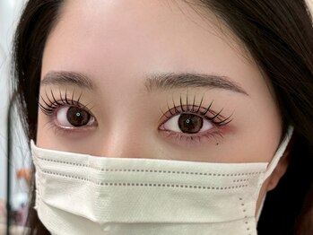 ビブル(ViVRE)の写真/【人気急上昇★】マツエク100本×パーマ(束感&LED可)の新技術で明るいお目元に◎めざせ横顔美人♪