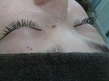 ネイルアンドアイラッシュサロン ココクレール(cococlair)/中央長め　ナチュラルデザイン