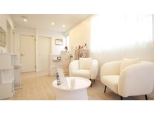 サロンドボーテ サラ(salon de beaute SALA)/待合室１