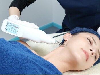 クロッシュ(Cloche)/最新脂肪分解セラムで速攻小顔♪