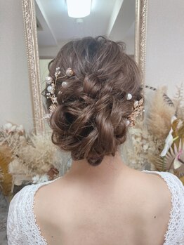 フロラ(Flora)/ふんわりアップスタイル