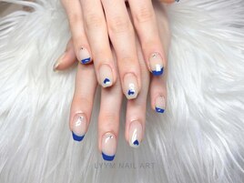 ブルーフレンチにハートを添えて