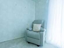 イリィ(Ily)/フットはリクライニングチェアで