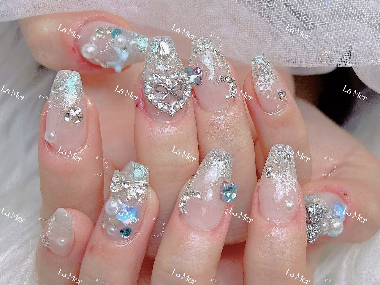 2025年-2026年冬トレンド】ブルー ハートのネイルデザイン集｜人気順