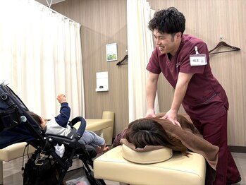 げんき堂整骨院/げんき堂鍼灸院 イオンタウン仙台富沢/お子様と一緒にベッドで施術(^^)