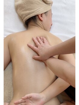 ハーボプラス(THE HEARBO plus)の写真/首肩の疲れも取れるし、痩身も！細胞を柔らかくするオイルで、お身体を芯から解きほぐします◎