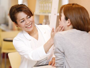 サロンドカイ(Salon de Kai)の写真/皮膚の表層から深層まで直接アプローチ!最新技術で日焼け、加齢によるシミを根本改善&クリアな素肌へ♪