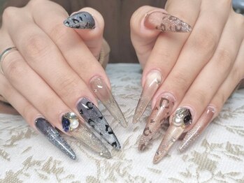 〈アニマル柄ネイル〉