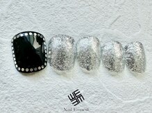 ネイル エミュスト(Nail Emuest)/foot nail /ブラック×シルバー