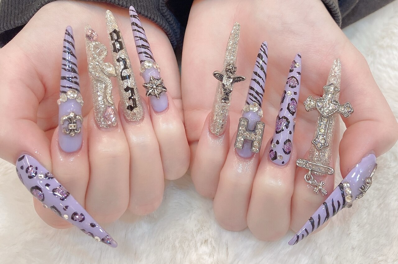 2025年-2026年冬トレンド】パープル ハンド スーパーロングのネイル