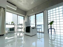 シス(sis)の雰囲気（男女問わず通いやすい店内♪【フォトギャラリーをご覧ください】）