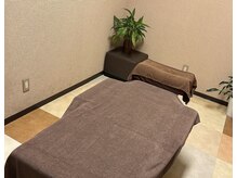 エンジェルフィート(Angel feet)の雰囲気(施術ベッド&お部屋です(個室、半個室のご用意があります))