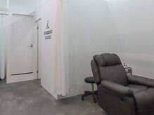 アイドット 姪浜店(i.)の雰囲気（落ち着いた雰囲気の店内♪眉毛/アイブロウ/眉/まゆげ/間引き）
